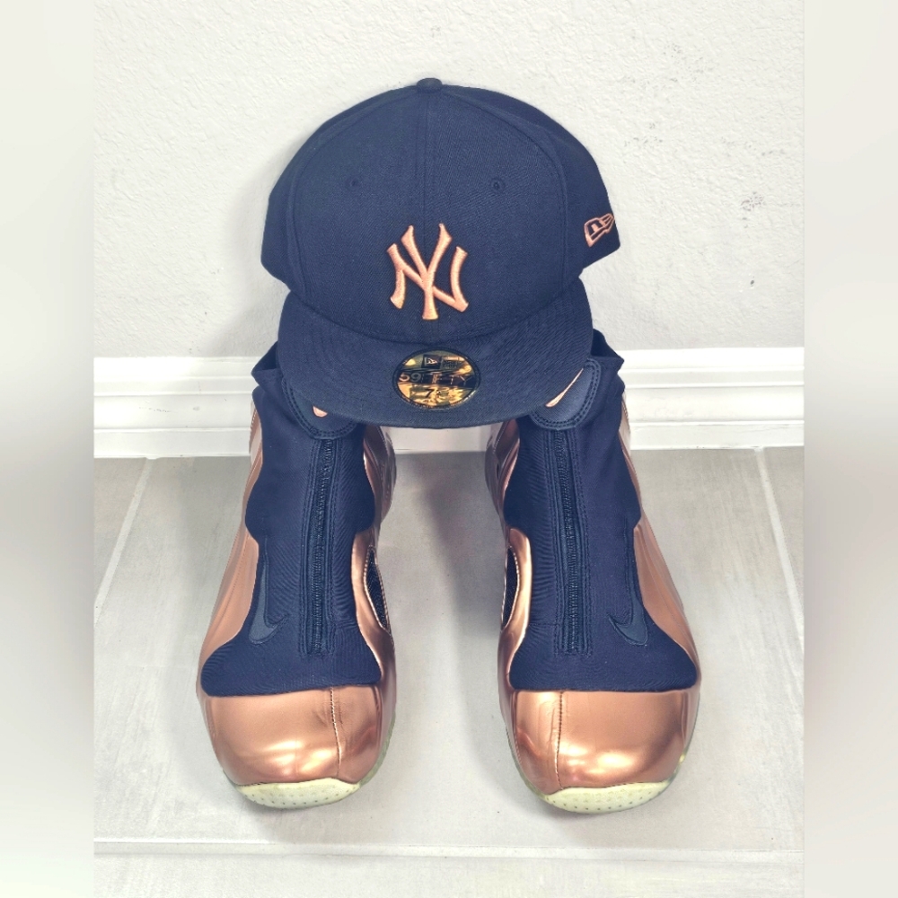 Nike Men's Flightposite Copper Sneakers 11.5 & Hat Bundle
